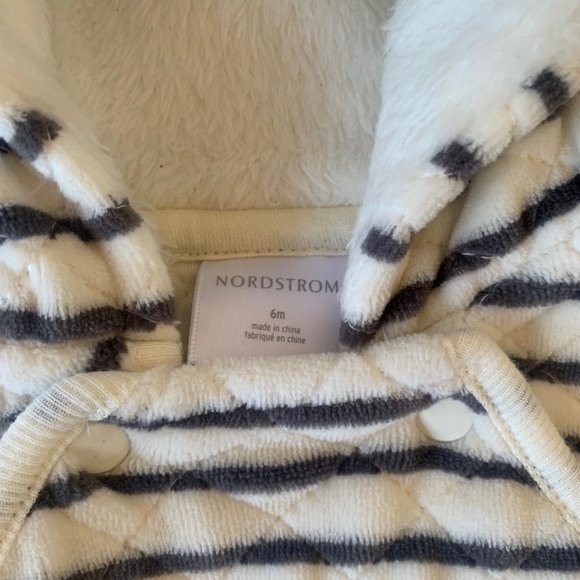 Nordstrom striped hooded bunting - size 6 months - never worn - Picture 2 of 3